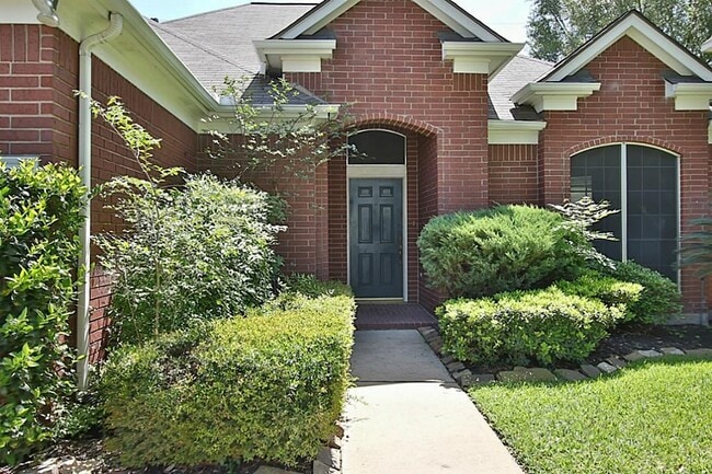 Building Photo - 9815 N Villa Dr