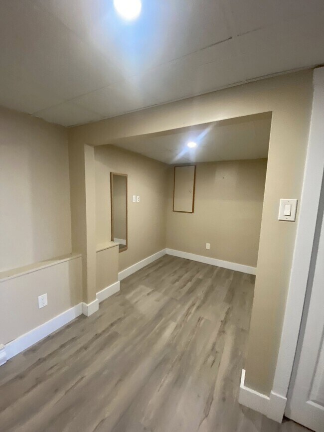 Building Photo - 894 Rue Principale