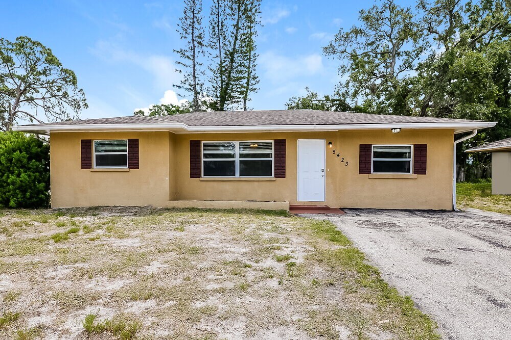 Foto principal - 5423 25th St W