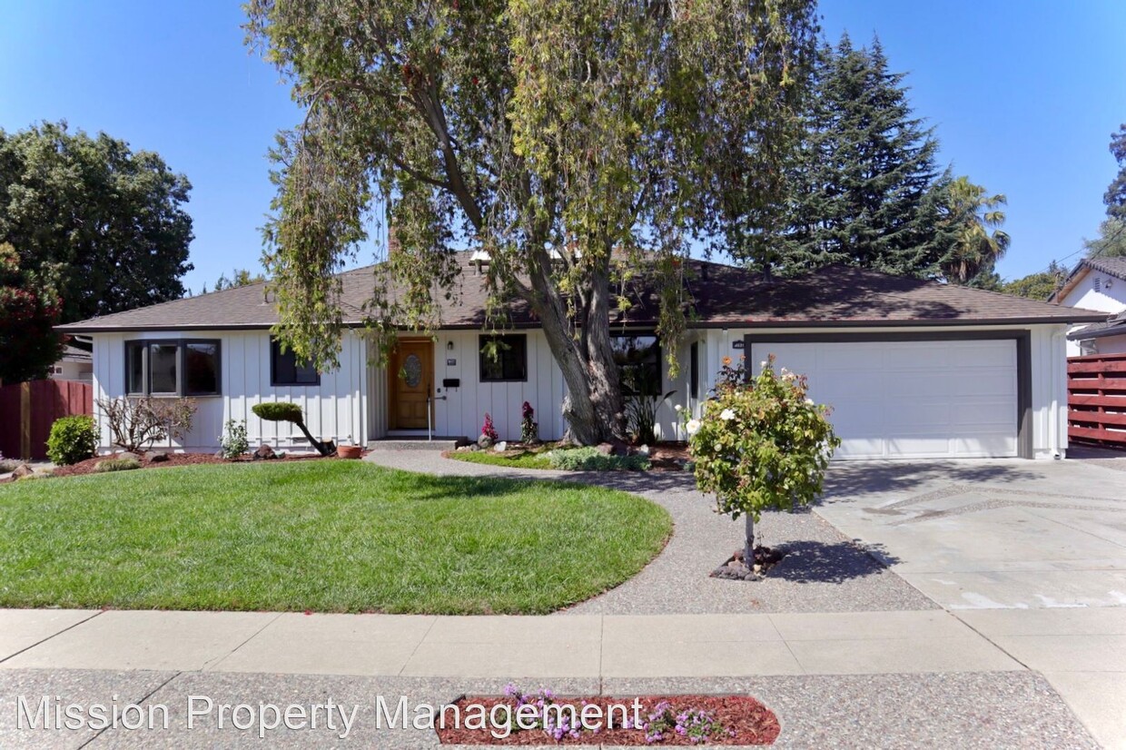 Primary Photo - 4 br, 2.5 bath House - 4631 Mayfield Dr