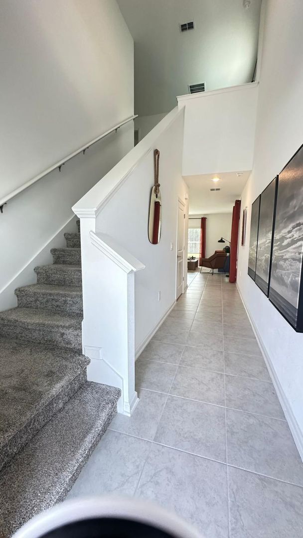 Building Photo - Bright & Open 4 Bed, 2 Bath Residence in D...
