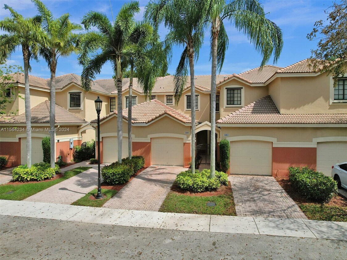 Primary Photo - 4080 Timber Cove Ln
