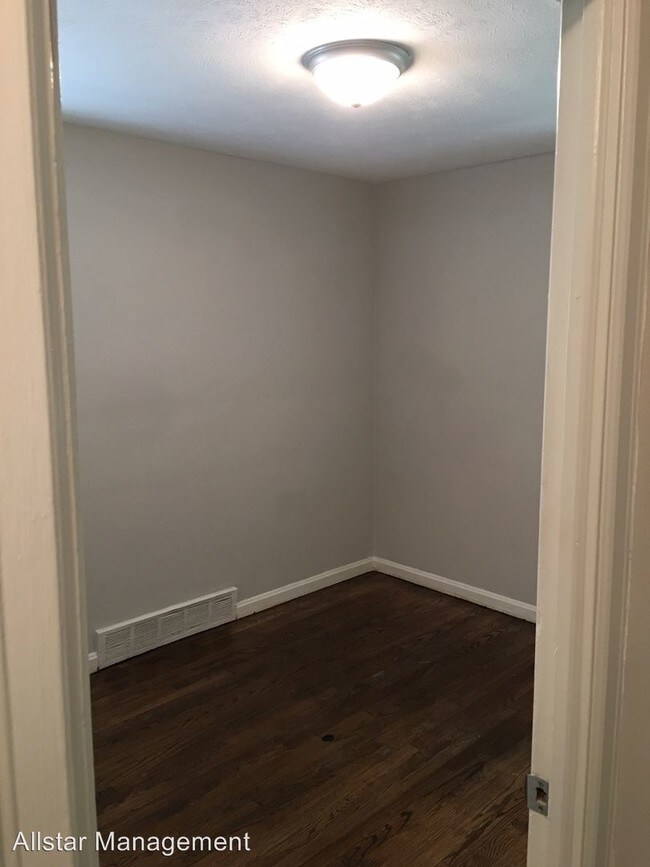 Foto del edificio - 4 br, 1 bath House - 650 E 260th