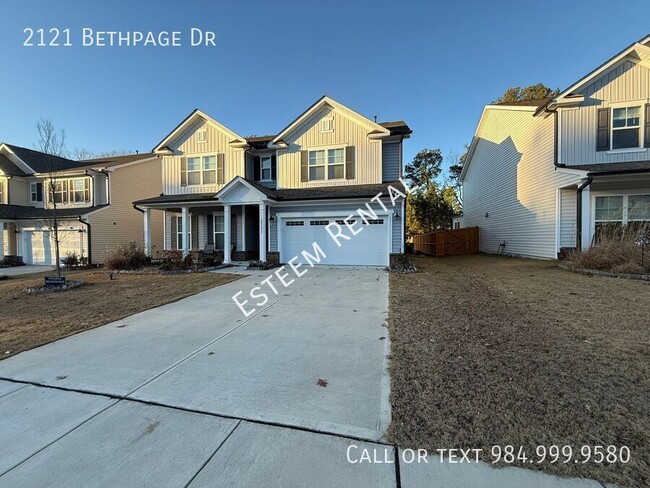 Building Photo - 2121 Bethpage Dr