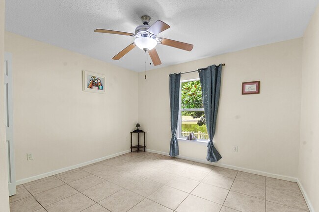 Foto del edificio - 237 N Hidden Tree Dr