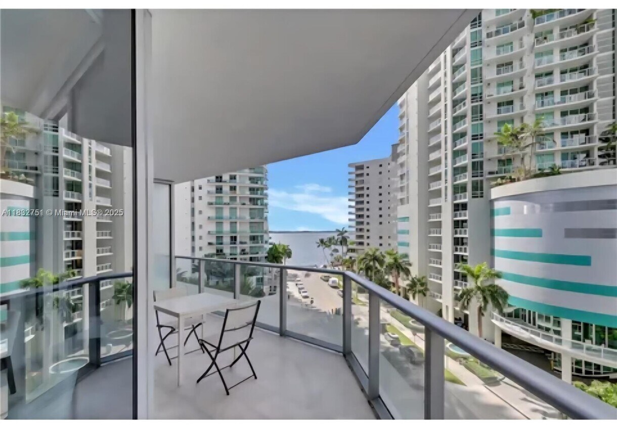 Primary Photo - 1300 Brickell Bay Dr