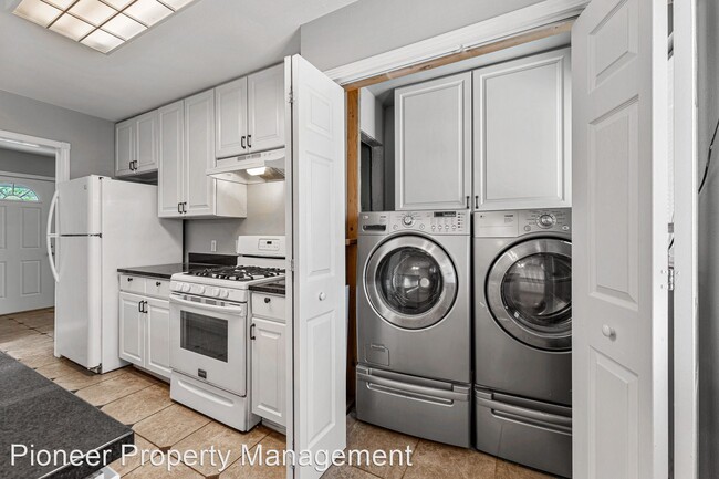 Building Photo - 4 br, 1 bath House - 2788 S. King St