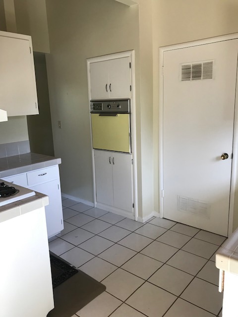 Building Photo - x1116I - OLD