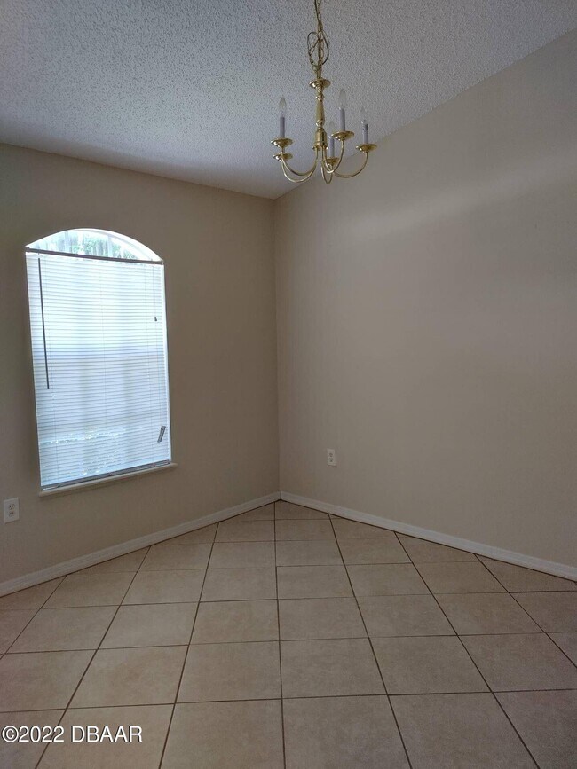Building Photo - 2113 Umbrella Tree Dr