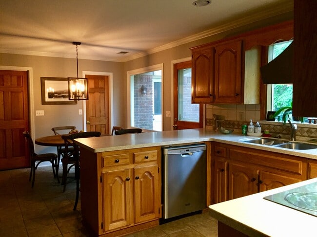 Kitchen - 3700 Rockhill Rd