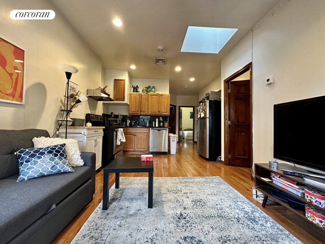 Foto principal - 133 E 31st St
