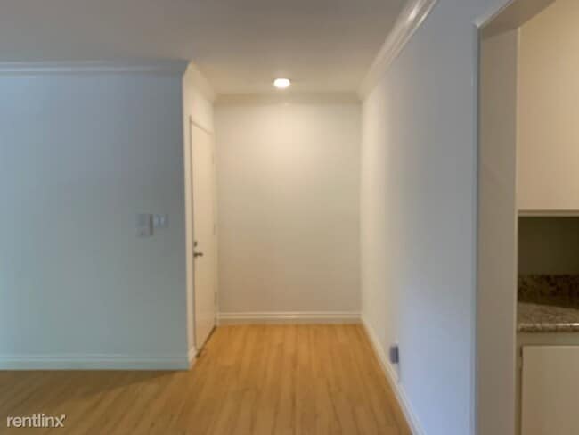 Building Photo - 1339 Barry Ave