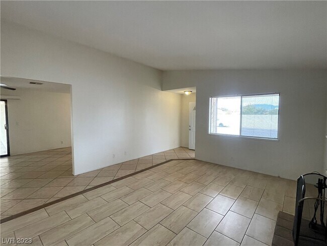 Foto del edificio - 6405 W Roy Rogers Dr