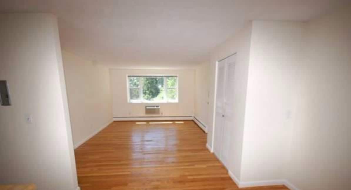 Primary Photo - 68 Parkman St