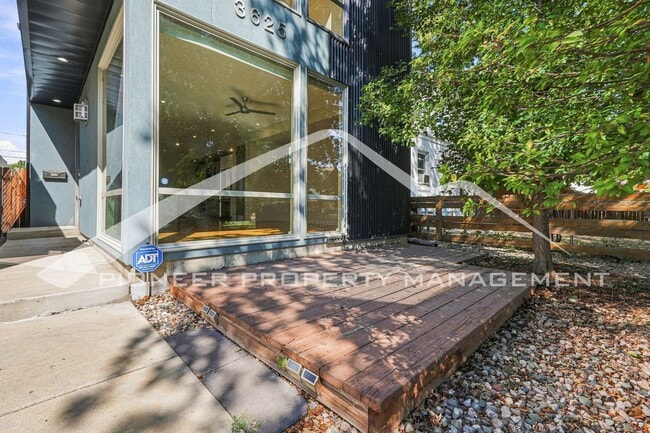 Building Photo - 3625 Mariposa St