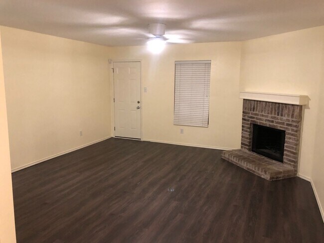 Building Photo - 1705 Diamond Lake Trail