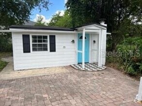 Building Photo - 2120 Carlton Dr