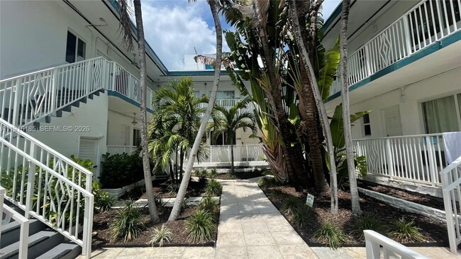 Building Photo - 7710 Harding Ave
