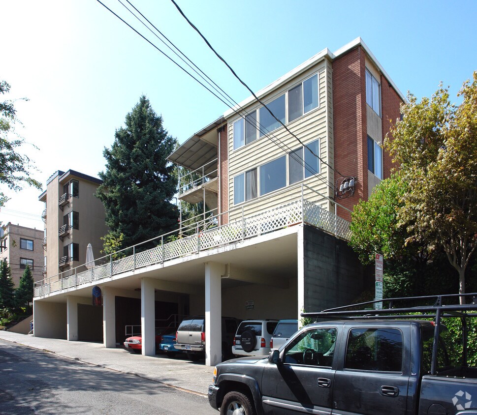 Primary Photo - Valcrest Apartments