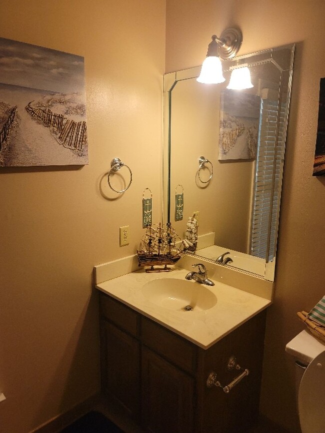 Building Photo - Townhouse in Haymount! 3 Bedroom 2.5 Bath ...