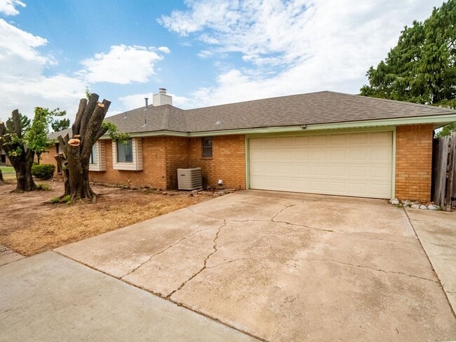 Building Photo - 3201 Creekwood Ct