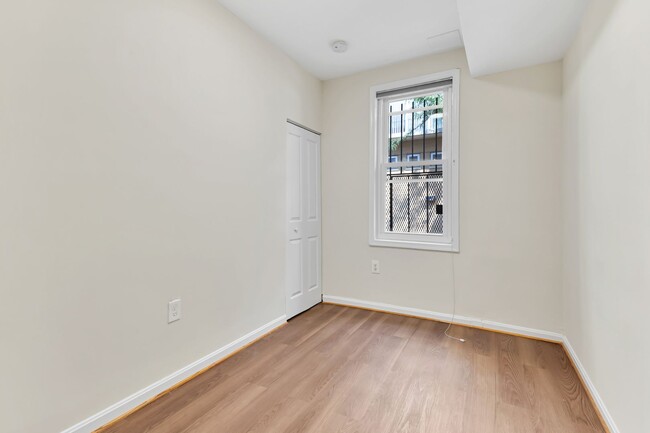 Foto del edificio - 4 bedroom - Great NW DC location