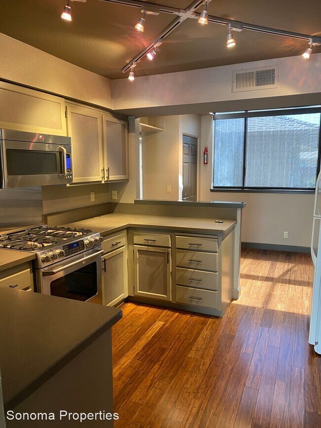 Building Photo - 2 br, 2.5 bath House - 583 6th Street West