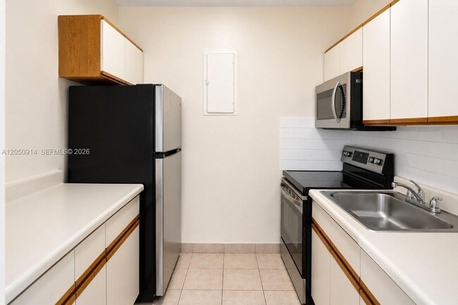 Photo - 2917 Plunkett Street Unit 17C Apartment