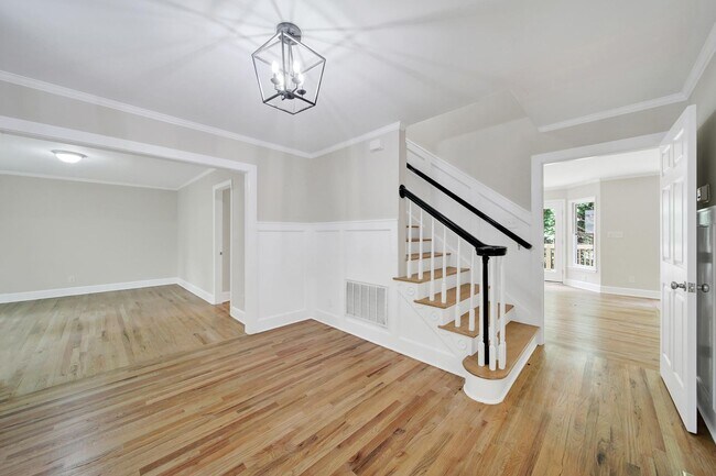 Foto del edificio - Beautiful Five Bed Three and Half Bath Hom...