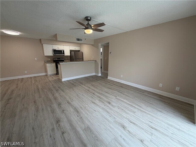 Foto del edificio - 5315 Summerlin Rd