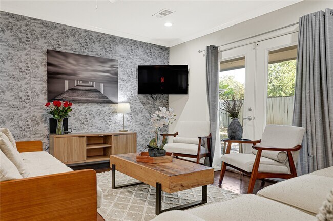 Foto del edificio - 5534 Loch Lomond Dr