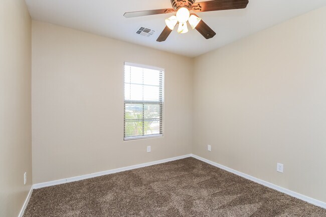 Foto del edificio - 900 W Desert Canyon Dr