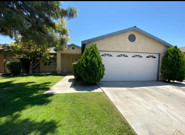 Building Photo - 5603 Trailhead St
