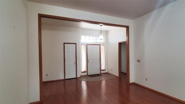 Building Photo - 400 Amanda Dr