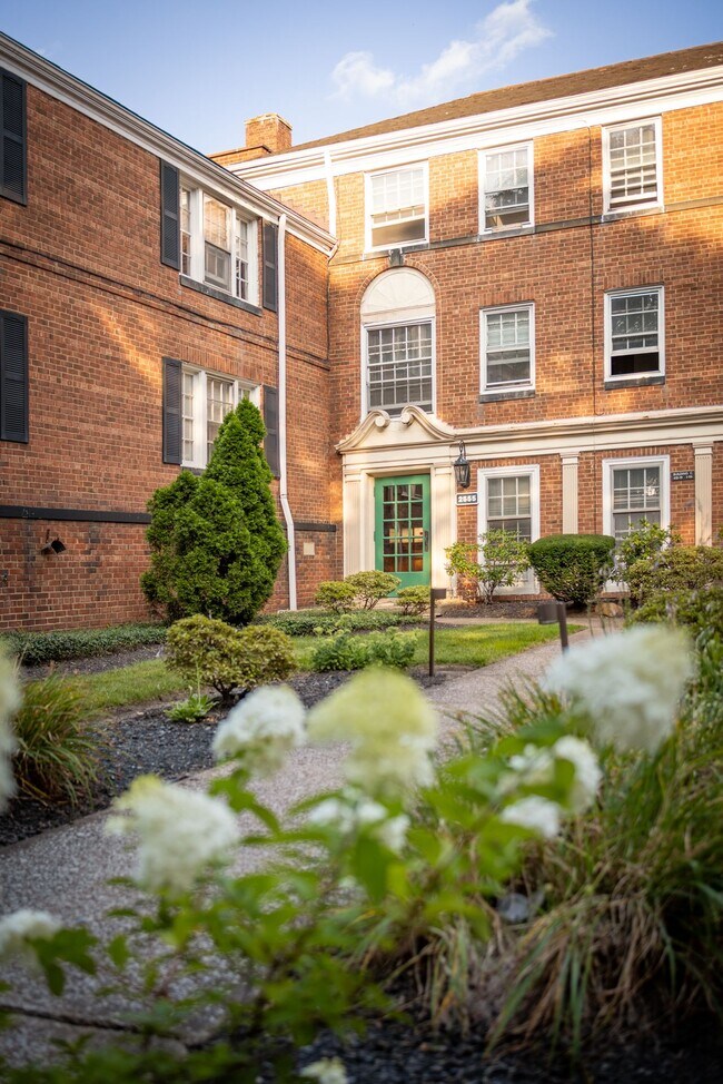 Foto del edificio - North Moreland Courts Apartments