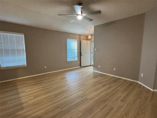 Building Photo - 1007 Barclay Dr