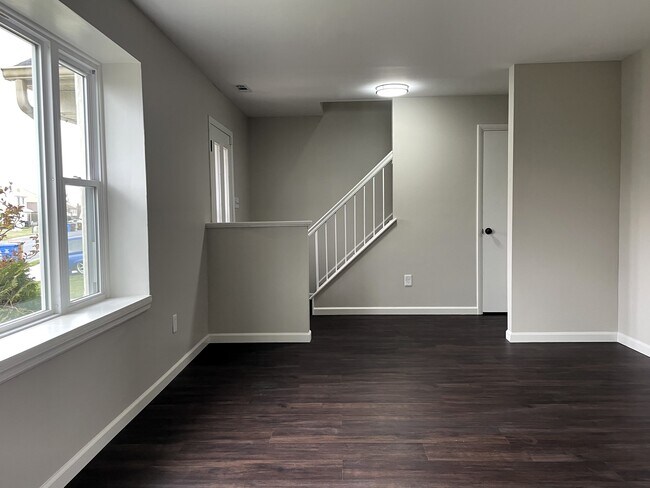 Multipurpose/Formal Living room - 111 Heidi Ln