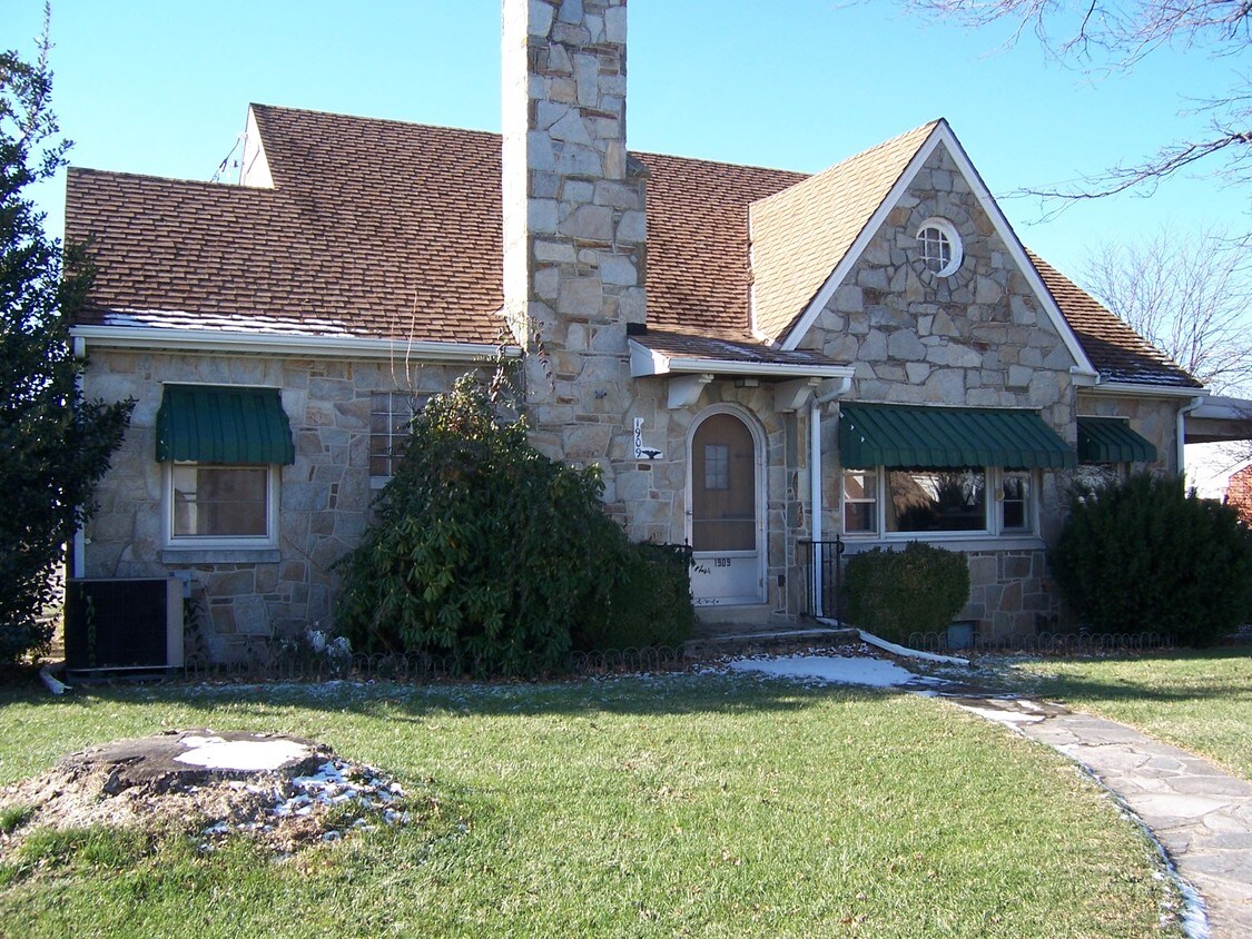 1909 Baltimore Pike, Hanover, PA 17331 House Rental in Hanover, PA