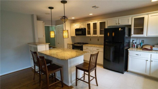 Building Photo - 208 St Lukes Dr