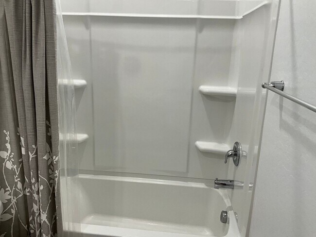 Foto del edificio - Move in ready 3bedroom 2 bath