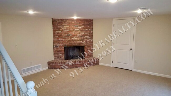 Foto del edificio - Remodeled 3 Bed 1 Bath Duplex in Overland ...