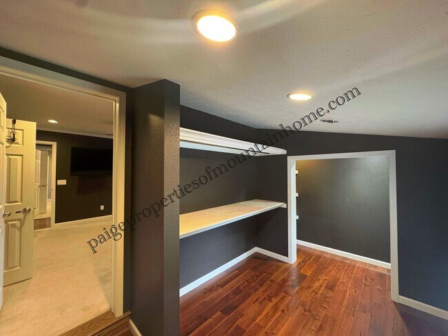Foto del edificio - 4 Bed/2 Bath Home in Village Green