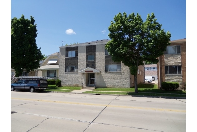  - 1451-1455 S 84th St
