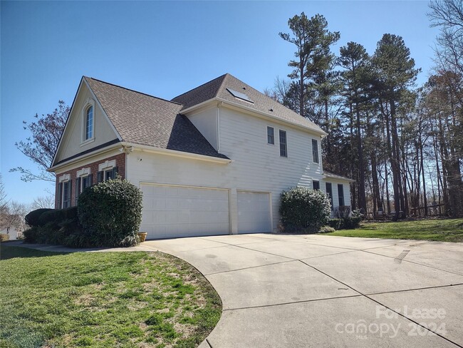 Building Photo - 2301 Treymore Ln
