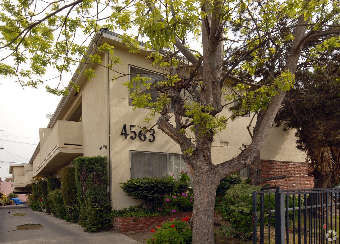 Foto principal - 4563 Rosewood Ave