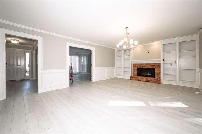 Building Photo - 151 N Lakeside Dr NW