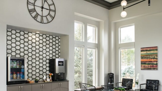 Building Photo - 2555 Raywood View