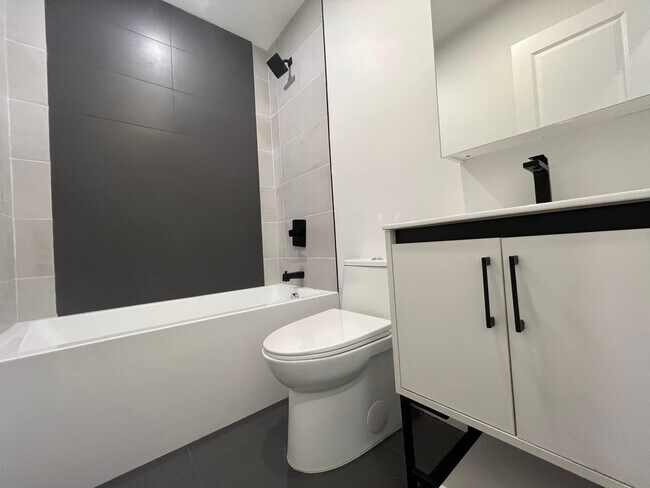 Foto del edificio - 228 Clinton Ave