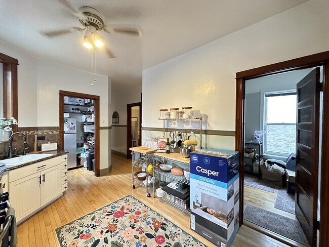 Foto del edificio - 3258 N Racine Ave