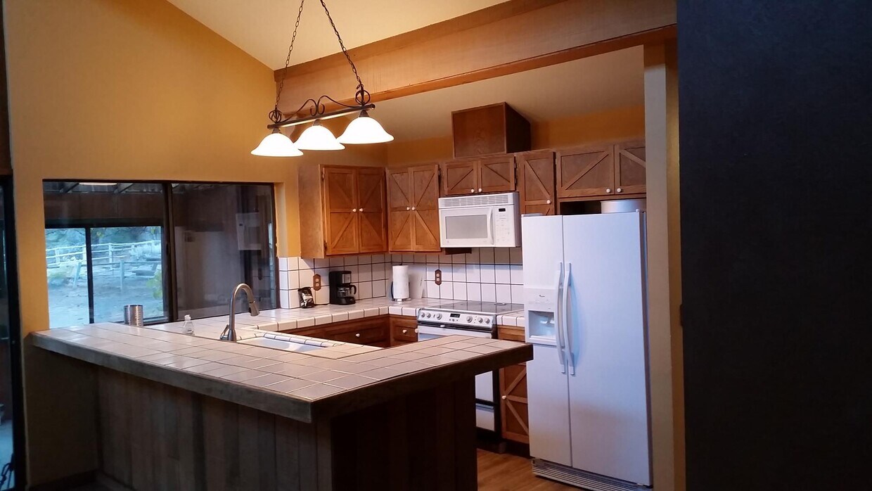 Building Photo - 4810 Ranch Land Cir